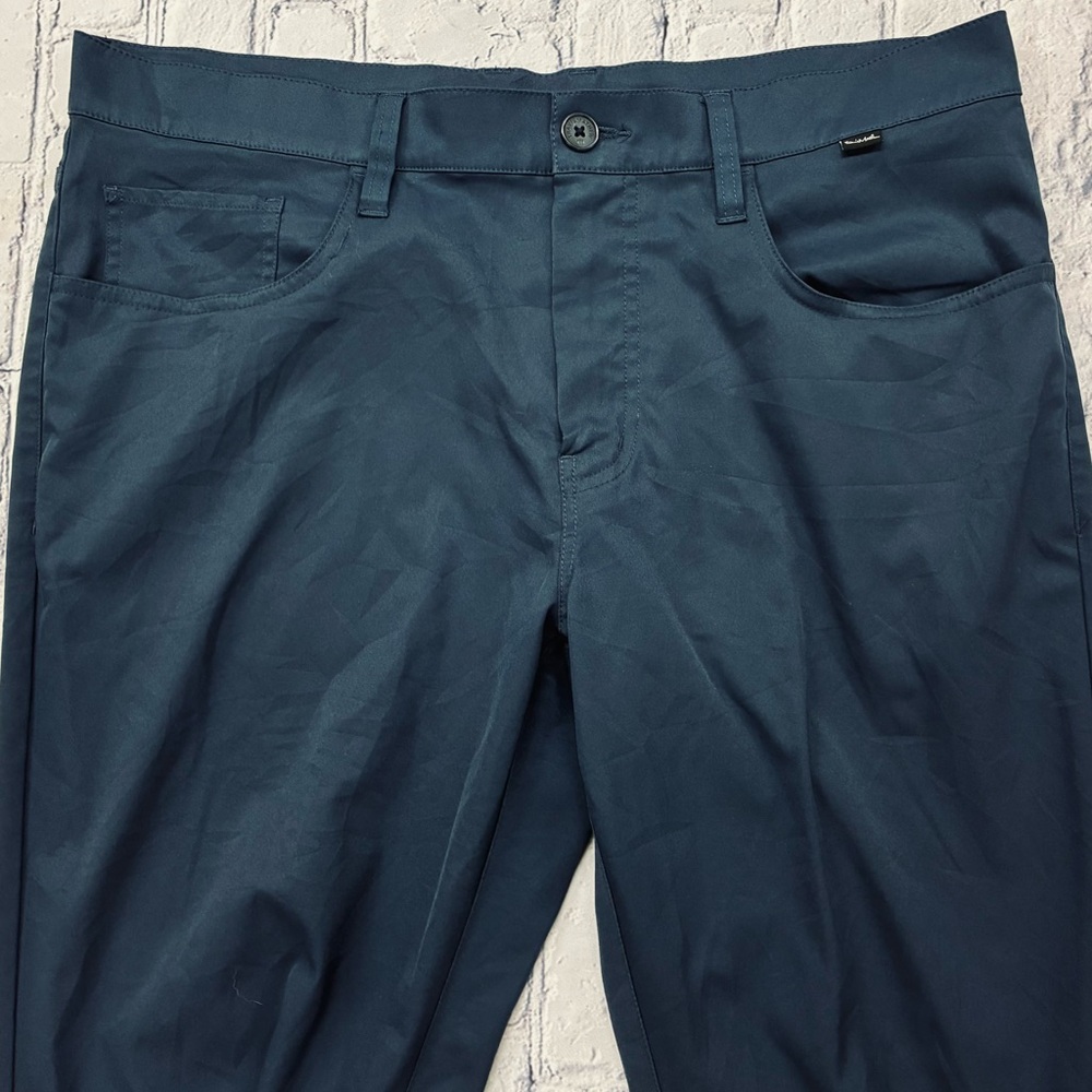 TRAVIS MATHEW mens size 35x32
golf pants